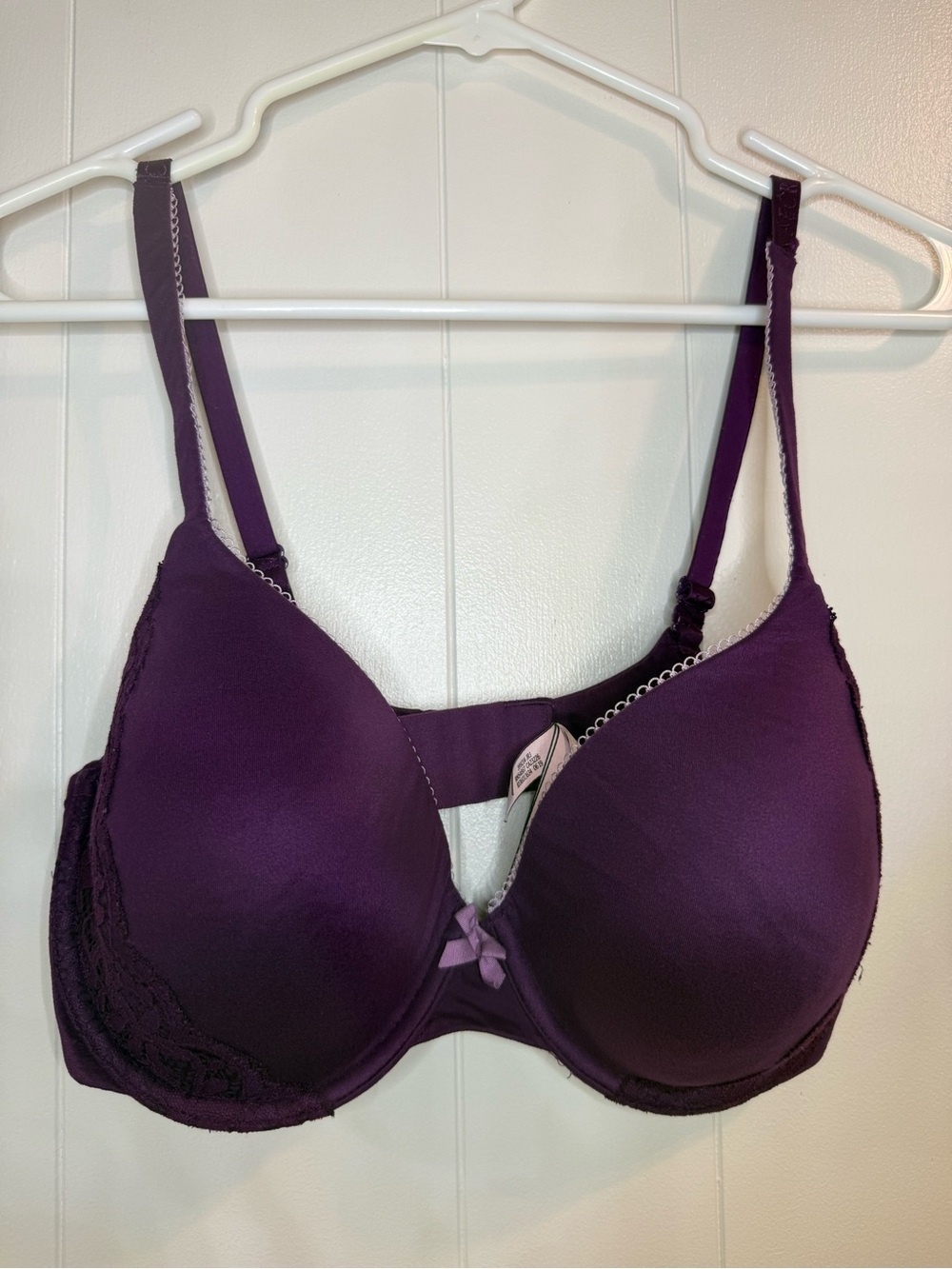 Victoria’s Secret Plum underwire bra size 34DD Lace Details